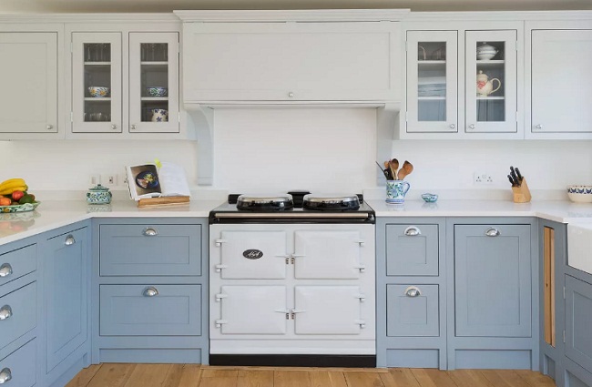 Tủ bếp màu xanh dương nhiều ngăn