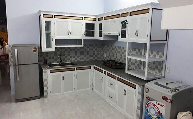 Tủ bếp nhôm màu trắng sứ cao cấp