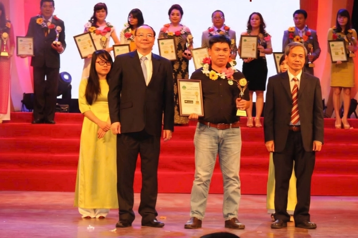 Giai Thuong Top 10 Doanh Nghiep Xuat Sac Cua Nam