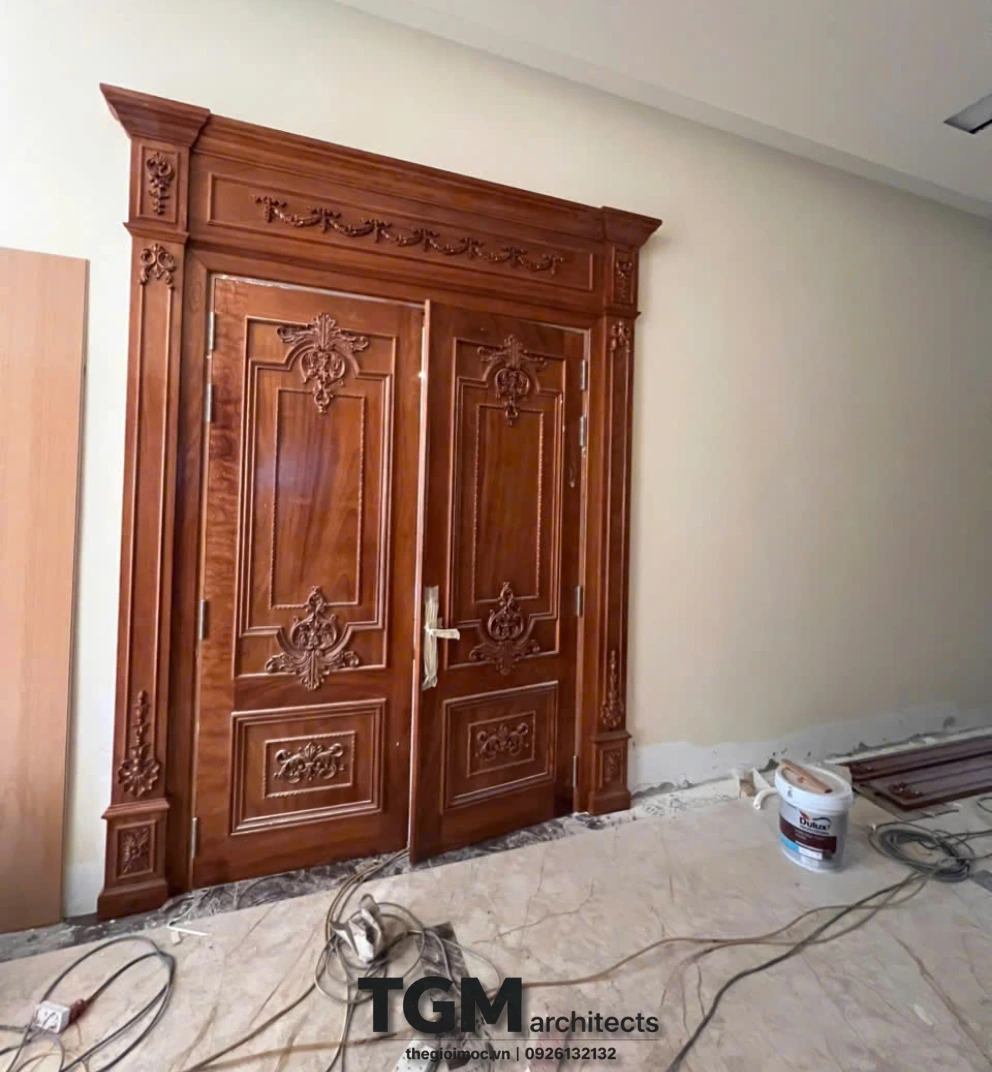 Thi công cửa gỗ gõ đỏ tại Đại Học Nam Cần Thơ - hình ảnh 4