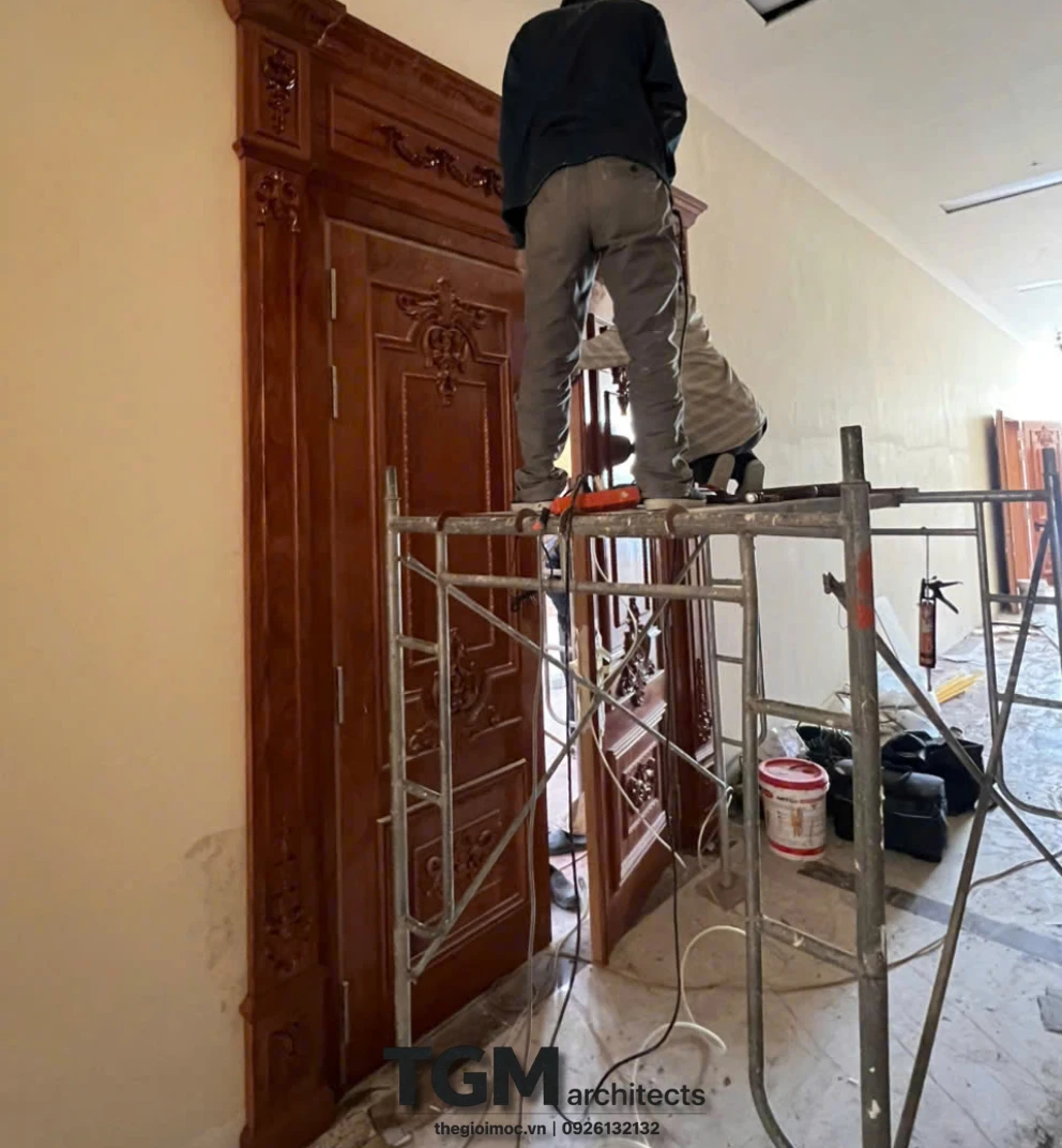 Thi công cửa gỗ gõ đỏ tại Đại Học Nam Cần Thơ - hình ảnh 5